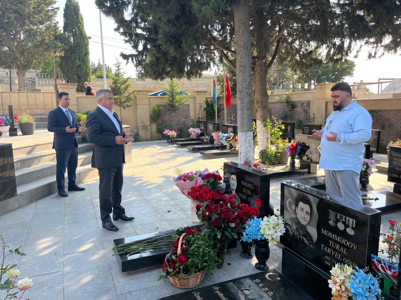 Abdin Fərzəliyev şəhidləri və onların ailə üzvlərini ziyarət edib - FOTOLAR